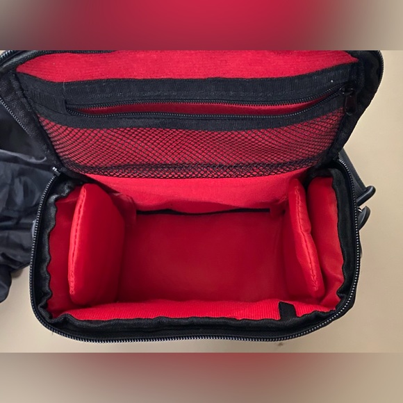 NWOT- padded camera bag w/ camera rain cover. - Picture 2 of 7